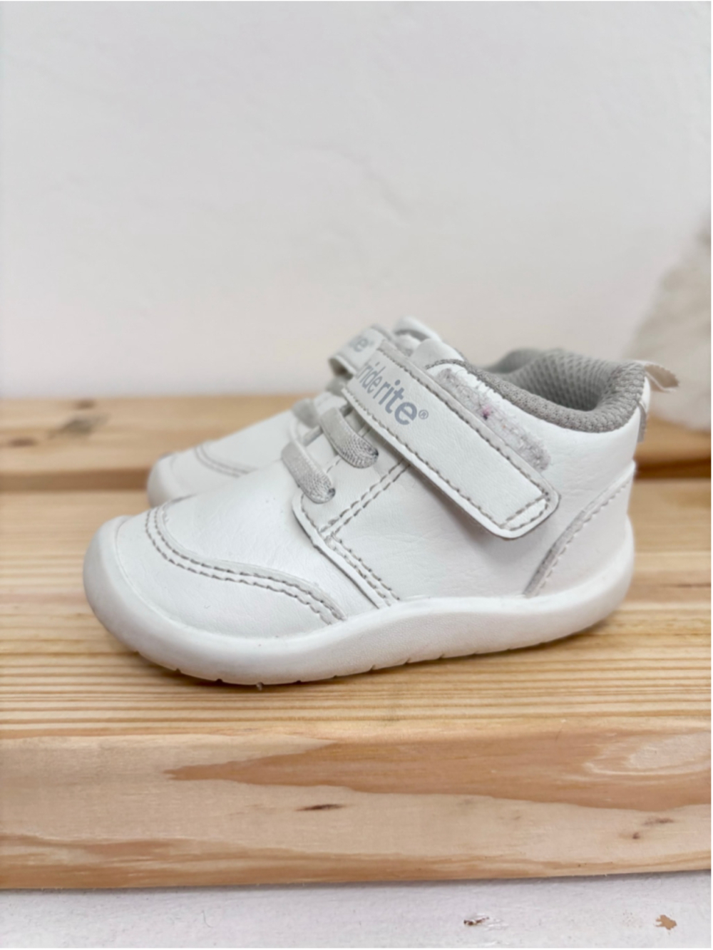 Stride Rite Baby Walker Shoes White and Grey size 4